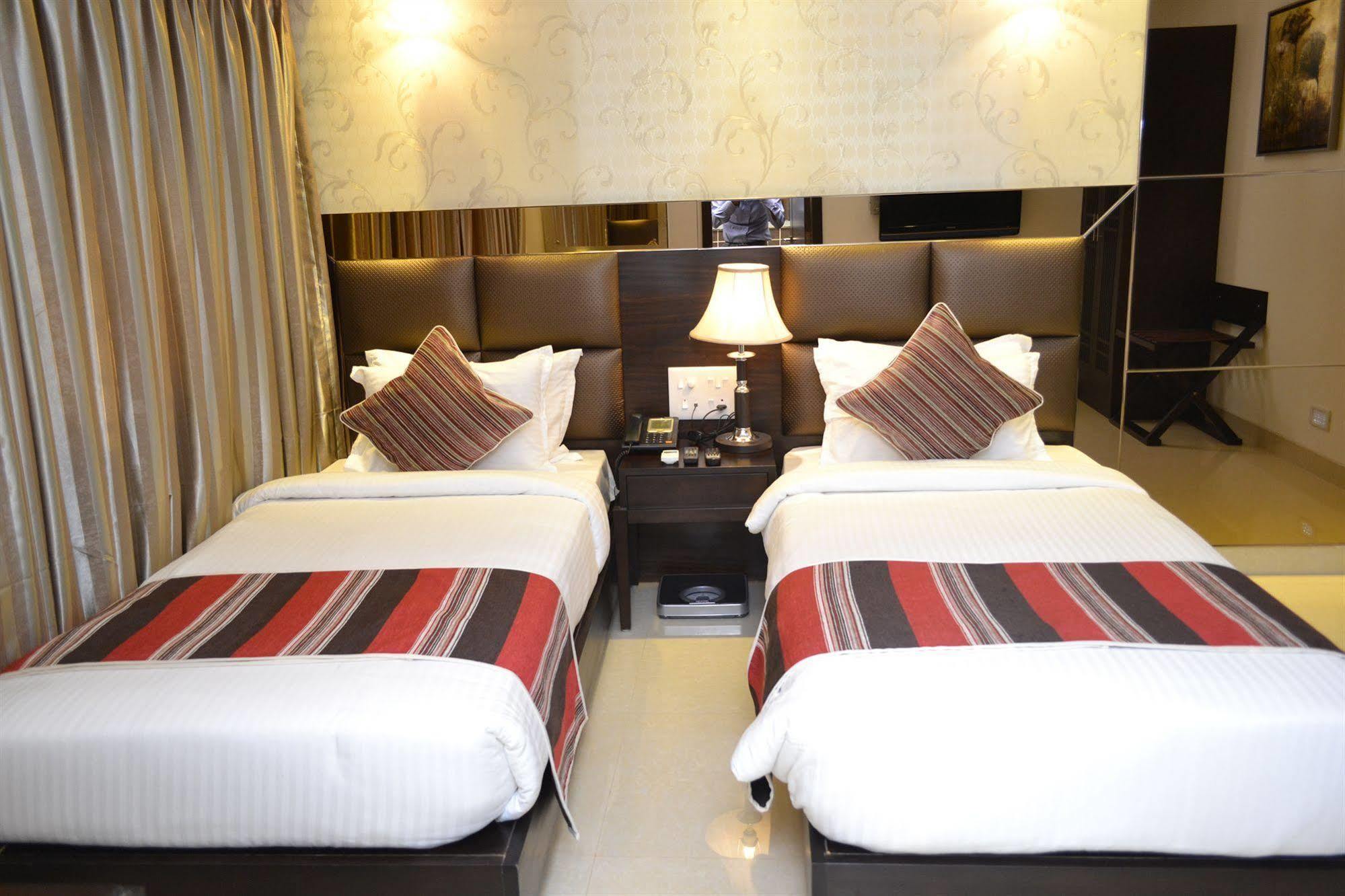 Hotel Manama Мумбаї Екстер'єр фото